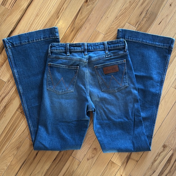 Wrangler retro bootcut jeans! BRAND NEW NEVER WORN. Size 27X34 - Picture 2 of 3
